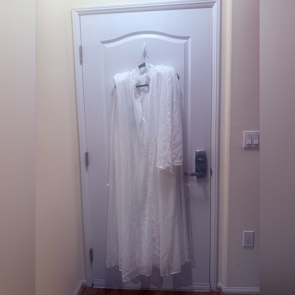 Elliatt Melissa Long Sleeve Gown in White Size L NWT Flaw Noted- Belt Missing!!! - Picture 5 of 7